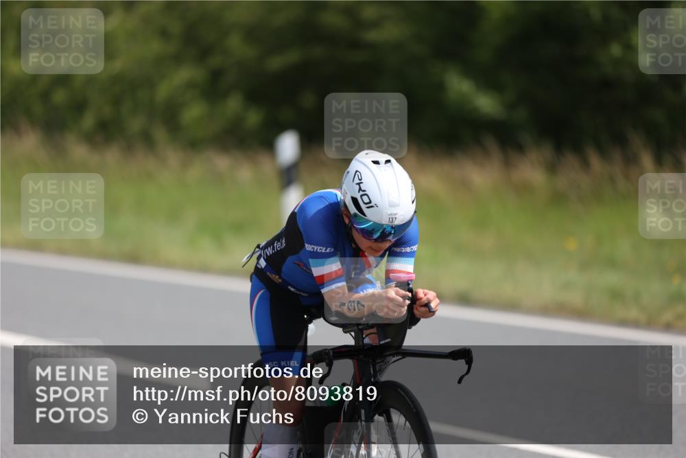 22.06.2025 - Viking Triathlon Yannick Fuchs http://msf.ph/oto/8093819 22.06.2025 11:19:04 Radfahren 4, 137, 190, 353, 374, 515, 527, 641 meine-sportfotos.de