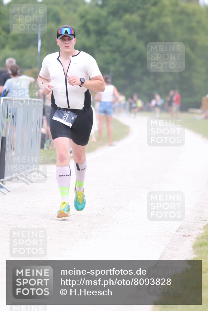 22.06.2025 - Viking Triathlon H.Heesch http://msf.ph/oto/8093828 22.06.2025 15:19:17 Laufen 21, 358, 387 meine-sportfotos.de