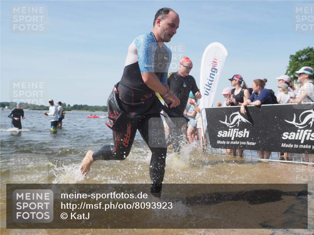 22.06.2025 - Viking Triathlon KatJ http://msf.ph/oto/8093923 22.06.2025 10:29:22 Schwimmen 11, 30, 33, 243, 458, 612, 652 meine-sportfotos.de