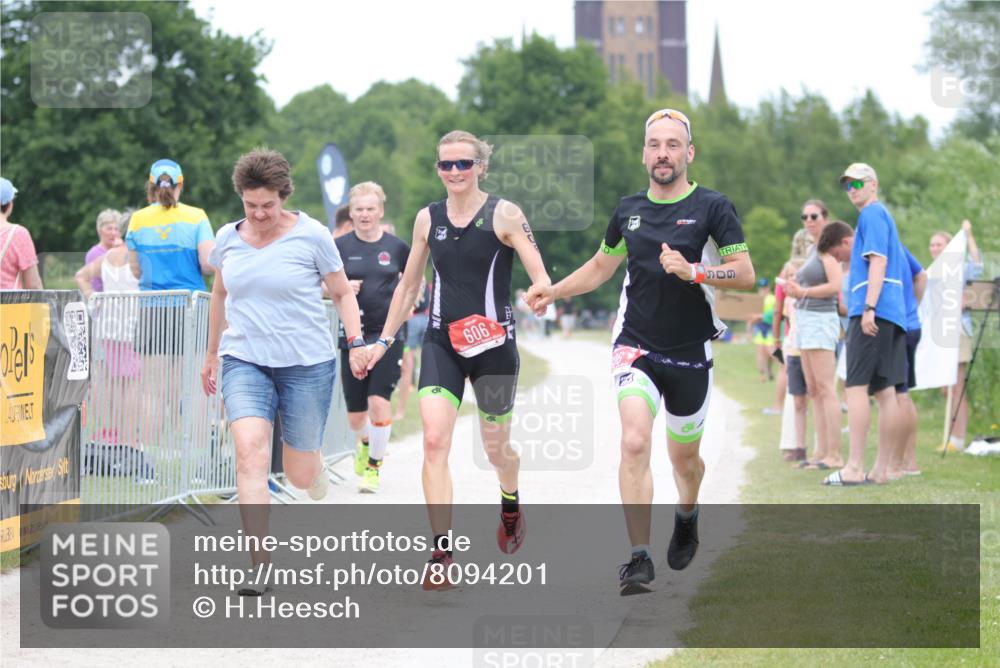 22.06.2025 - Viking Triathlon H.Heesch http://msf.ph/oto/8094201 22.06.2025 15:21:20 Laufen 606, 619 meine-sportfotos.de
