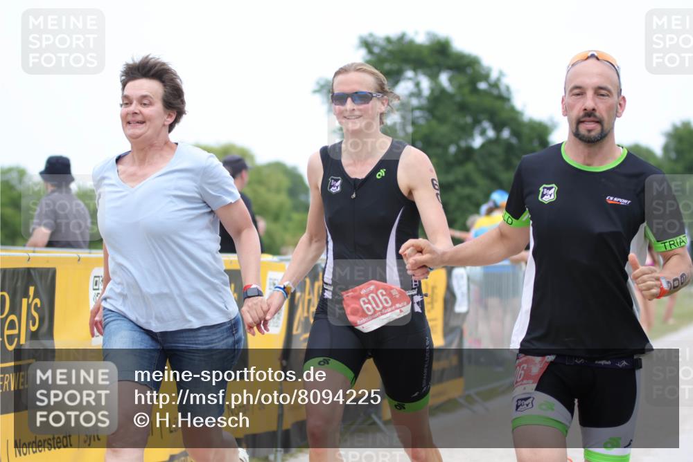 22.06.2025 - Viking Triathlon H.Heesch http://msf.ph/oto/8094225 22.06.2025 15:21:22 Laufen 606, 619 meine-sportfotos.de