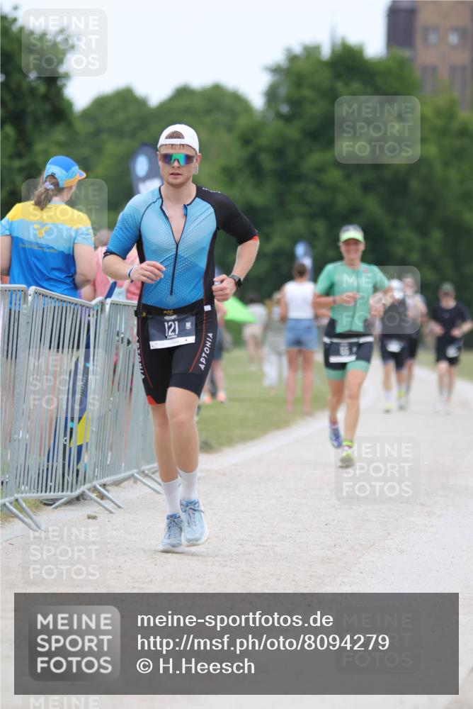 22.06.2025 - Viking Triathlon H.Heesch http://msf.ph/oto/8094279 22.06.2025 15:22:02 Laufen 65, 121 meine-sportfotos.de