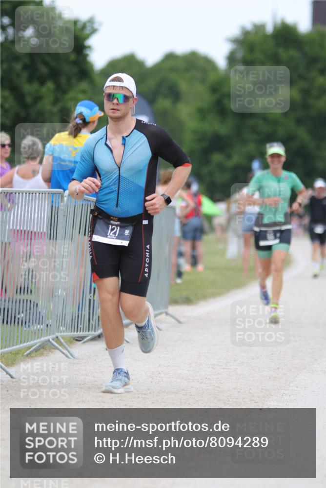 22.06.2025 - Viking Triathlon H.Heesch http://msf.ph/oto/8094289 22.06.2025 15:22:03 Laufen 65, 121 meine-sportfotos.de