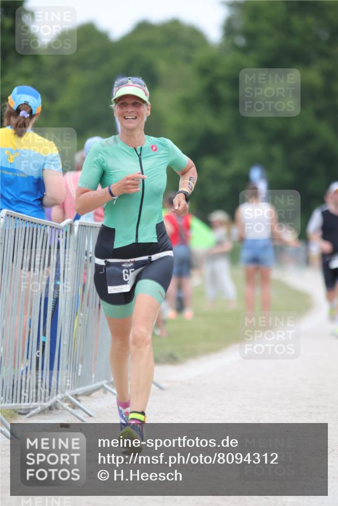 22.06.2025 - Viking Triathlon H.Heesch http://msf.ph/oto/8094312 22.06.2025 15:22:05 Laufen 65, 121 meine-sportfotos.de