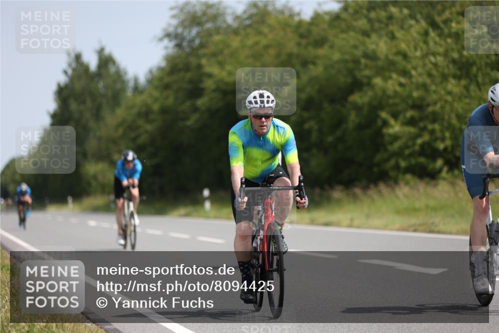 22.06.2025 - Viking Triathlon Yannick Fuchs http://msf.ph/oto/8094425 22.06.2025 11:19:51 Radfahren 17, 62, 100, 116, 224, 226, 278, 350, 402, 457, 520, 623, 640 meine-sportfotos.de