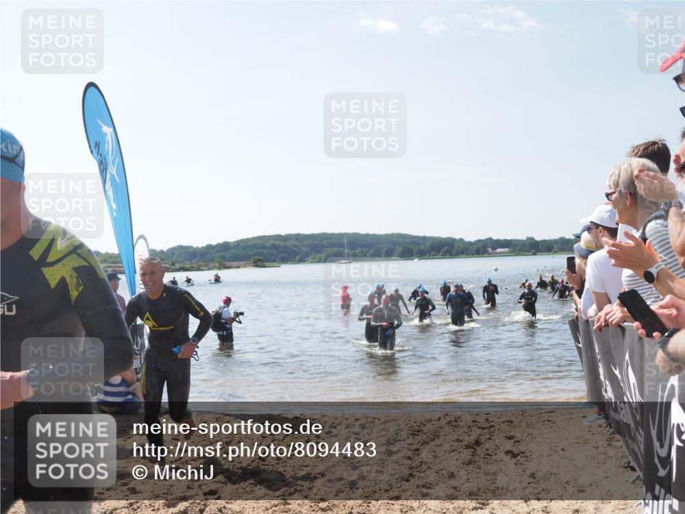 22.06.2025 - Viking Triathlon MichiJ http://msf.ph/oto/8094483 22.06.2025 10:40:19 Schwimmen 248, 254, 375, 379, 385, 394, 487, 511, 517, 553 meine-sportfotos.de