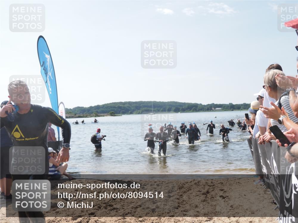 22.06.2025 - Viking Triathlon MichiJ http://msf.ph/oto/8094514 22.06.2025 10:40:21 Schwimmen 228, 254, 291, 375, 379, 385, 394, 487, 511, 517, 553 meine-sportfotos.de