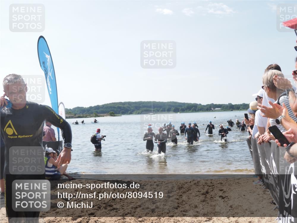 22.06.2025 - Viking Triathlon MichiJ http://msf.ph/oto/8094519 22.06.2025 10:40:21 Schwimmen 228, 254, 291, 375, 379, 385, 394, 487, 511, 517, 553 meine-sportfotos.de