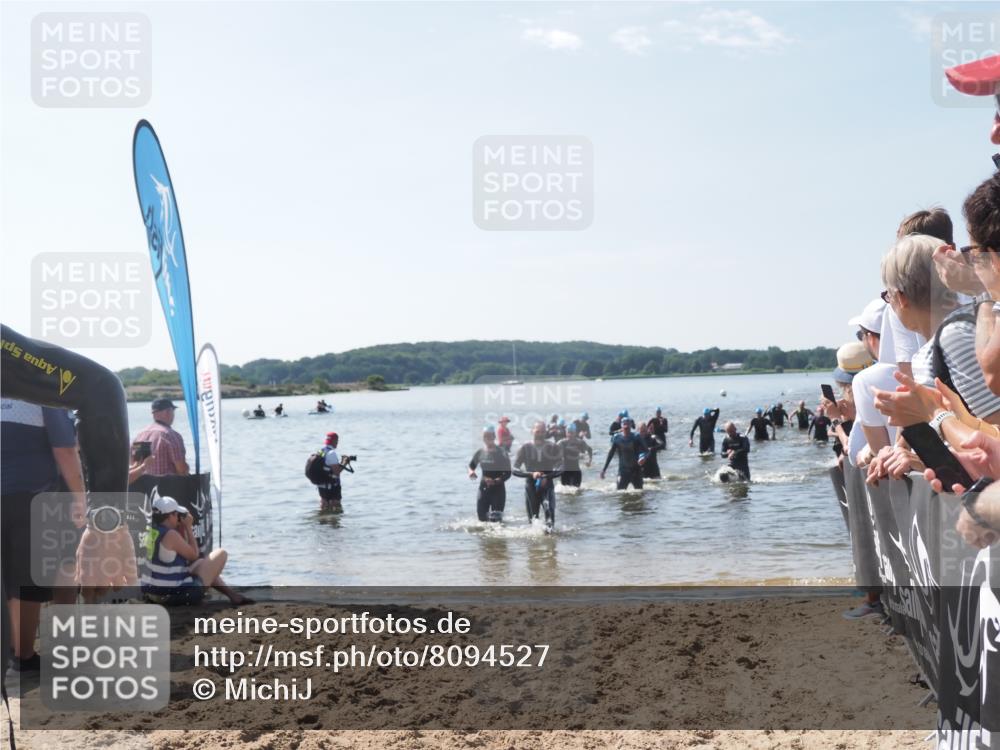22.06.2025 - Viking Triathlon MichiJ http://msf.ph/oto/8094527 22.06.2025 10:40:21 Schwimmen 228, 254, 291, 375, 379, 385, 394, 487, 511, 517, 553 meine-sportfotos.de