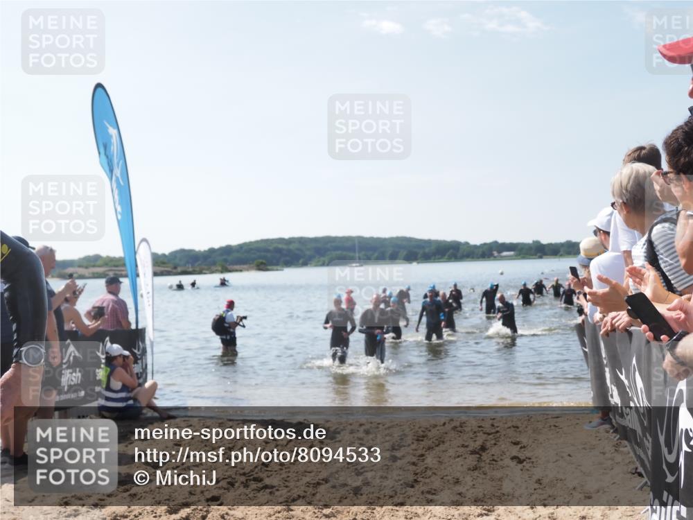 22.06.2025 - Viking Triathlon MichiJ http://msf.ph/oto/8094533 22.06.2025 10:40:21 Schwimmen 228, 254, 291, 375, 379, 385, 394, 487, 511, 517, 553 meine-sportfotos.de