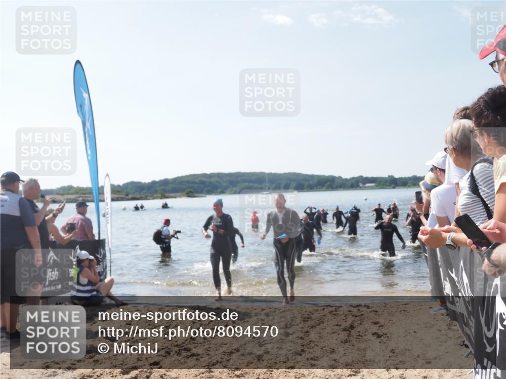 22.06.2025 - Viking Triathlon MichiJ http://msf.ph/oto/8094570 22.06.2025 10:40:24 Schwimmen 44, 228, 254, 275, 291, 375, 379, 385, 394, 487, 511, 514, 517, 553, 556 meine-sportfotos.de