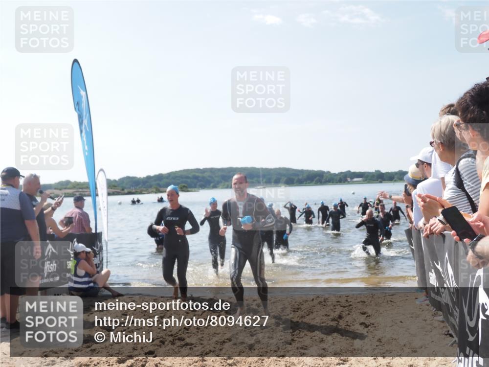 22.06.2025 - Viking Triathlon MichiJ http://msf.ph/oto/8094627 22.06.2025 10:40:26 Schwimmen 44, 228, 254, 275, 291, 325, 375, 379, 385, 394, 487, 511, 514, 517, 553, 556, 644, 657 meine-sportfotos.de