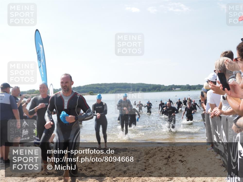 22.06.2025 - Viking Triathlon MichiJ http://msf.ph/oto/8094668 22.06.2025 10:40:27 Schwimmen 44, 228, 254, 275, 291, 325, 375, 379, 385, 394, 487, 511, 514, 517, 553, 556, 644, 657 meine-sportfotos.de