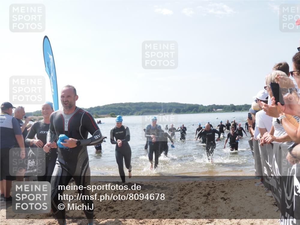 22.06.2025 - Viking Triathlon MichiJ http://msf.ph/oto/8094678 22.06.2025 10:40:27 Schwimmen 44, 228, 254, 275, 291, 325, 375, 379, 385, 394, 487, 511, 514, 517, 553, 556, 644, 657 meine-sportfotos.de