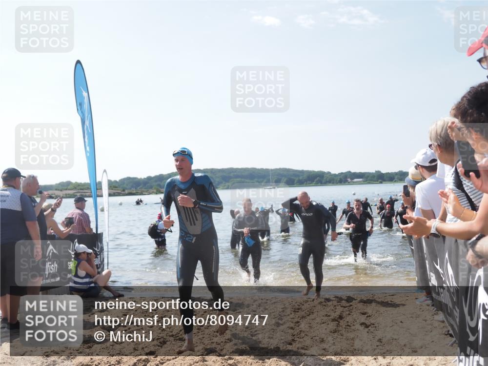 22.06.2025 - Viking Triathlon MichiJ http://msf.ph/oto/8094747 22.06.2025 10:40:30 Schwimmen 44, 228, 239, 254, 275, 291, 325, 375, 385, 487, 511, 514, 517, 556, 644, 655, 657 meine-sportfotos.de