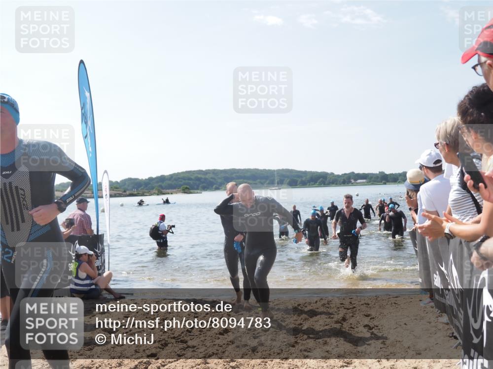 22.06.2025 - Viking Triathlon MichiJ http://msf.ph/oto/8094783 22.06.2025 10:40:31 Schwimmen 44, 228, 239, 254, 275, 291, 325, 375, 385, 511, 514, 517, 556, 644, 655, 657 meine-sportfotos.de
