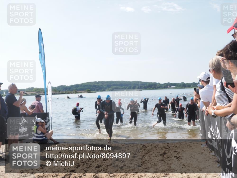 22.06.2025 - Viking Triathlon MichiJ http://msf.ph/oto/8094897 22.06.2025 10:40:37 Schwimmen 44, 228, 235, 239, 254, 266, 275, 291, 325, 361, 462, 511, 514, 556, 644, 655, 657 meine-sportfotos.de