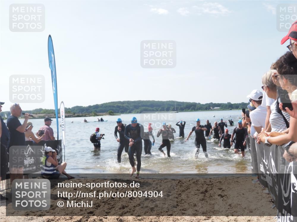 22.06.2025 - Viking Triathlon MichiJ http://msf.ph/oto/8094904 22.06.2025 10:40:37 Schwimmen 44, 228, 235, 239, 254, 266, 275, 291, 325, 361, 462, 511, 514, 556, 644, 655, 657 meine-sportfotos.de
