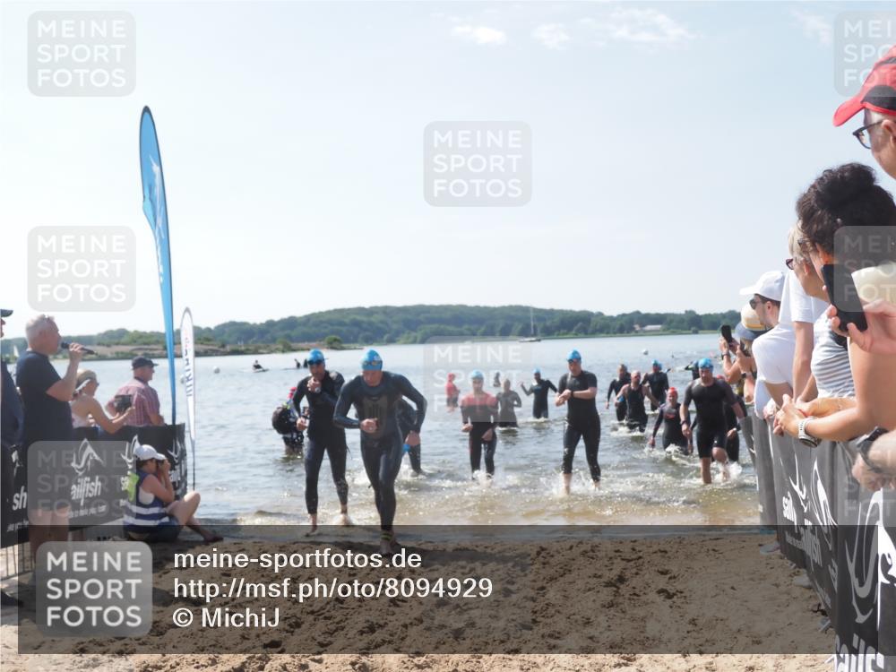 22.06.2025 - Viking Triathlon MichiJ http://msf.ph/oto/8094929 22.06.2025 10:40:38 Schwimmen 44, 228, 235, 239, 254, 266, 275, 291, 325, 361, 462, 511, 514, 556, 644, 655, 657 meine-sportfotos.de
