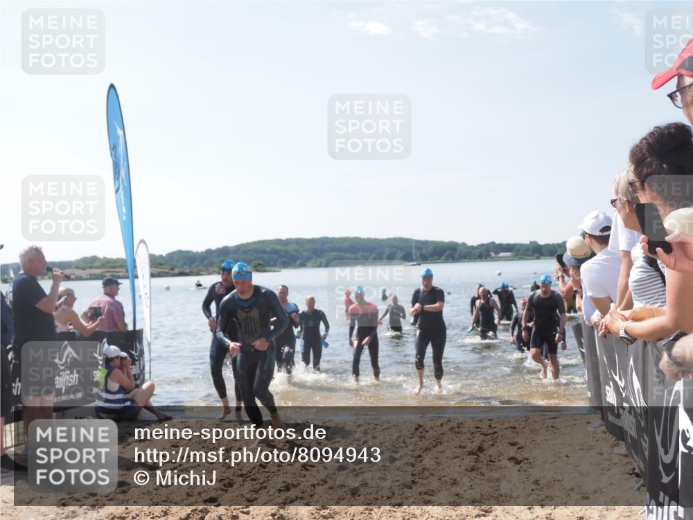 22.06.2025 - Viking Triathlon MichiJ http://msf.ph/oto/8094943 22.06.2025 10:40:38 Schwimmen 44, 228, 235, 239, 254, 266, 275, 291, 325, 361, 462, 511, 514, 556, 644, 655, 657 meine-sportfotos.de