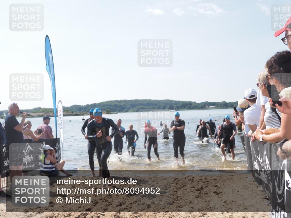 22.06.2025 - Viking Triathlon MichiJ http://msf.ph/oto/8094952 22.06.2025 10:40:38 Schwimmen 44, 228, 235, 239, 254, 266, 275, 291, 325, 361, 462, 511, 514, 556, 644, 655, 657 meine-sportfotos.de