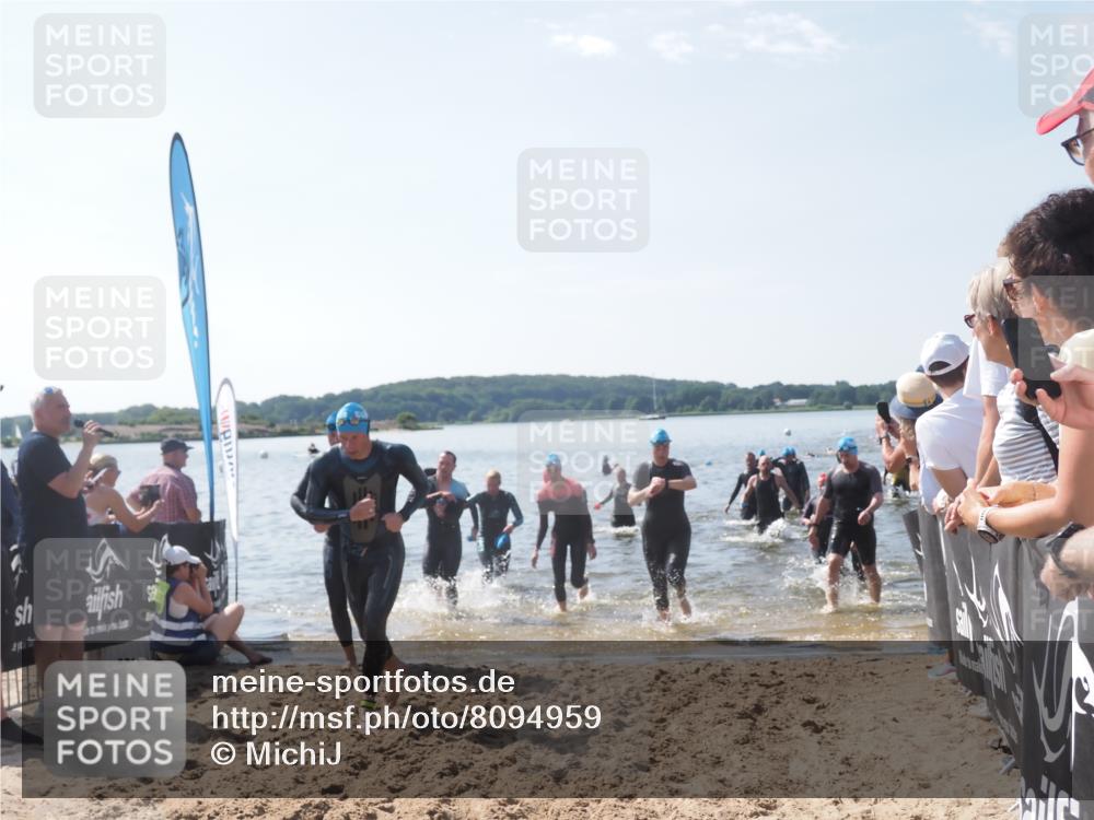 22.06.2025 - Viking Triathlon MichiJ http://msf.ph/oto/8094959 22.06.2025 10:40:39 Schwimmen 44, 228, 235, 239, 254, 266, 275, 291, 325, 361, 462, 511, 514, 530, 556, 644, 655, 657 meine-sportfotos.de