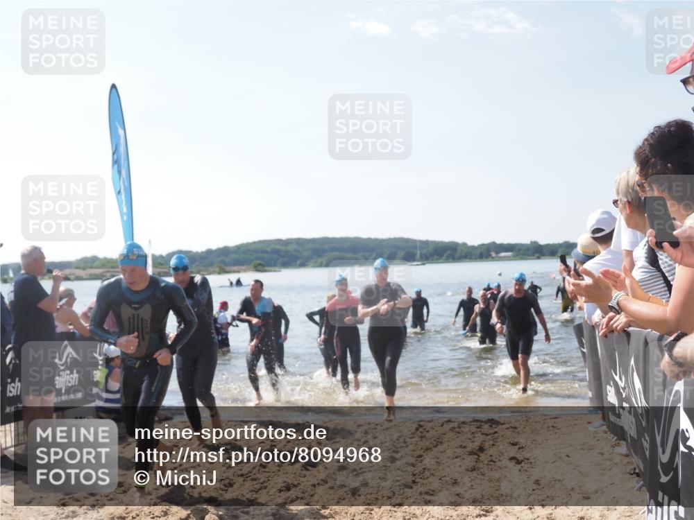 22.06.2025 - Viking Triathlon MichiJ http://msf.ph/oto/8094968 22.06.2025 10:40:39 Schwimmen 44, 228, 235, 239, 254, 266, 275, 291, 325, 361, 462, 511, 514, 530, 556, 644, 655, 657 meine-sportfotos.de