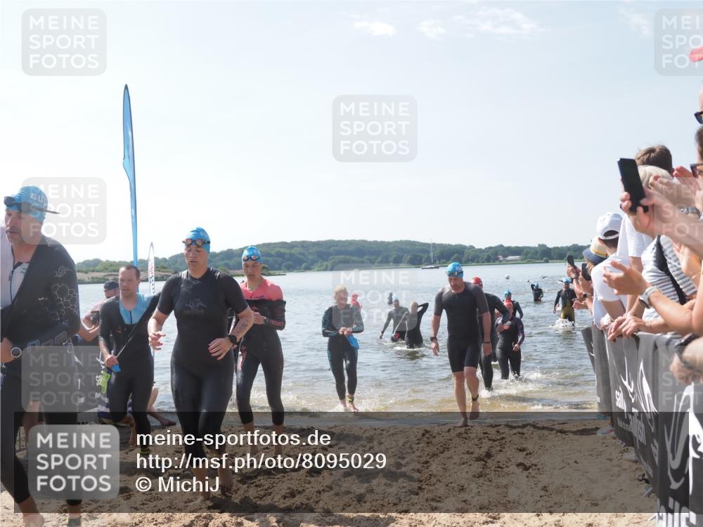 22.06.2025 - Viking Triathlon MichiJ http://msf.ph/oto/8095029 22.06.2025 10:40:41 Schwimmen 44, 59, 228, 235, 239, 266, 275, 291, 325, 361, 462, 514, 530, 556, 644, 655, 657 meine-sportfotos.de