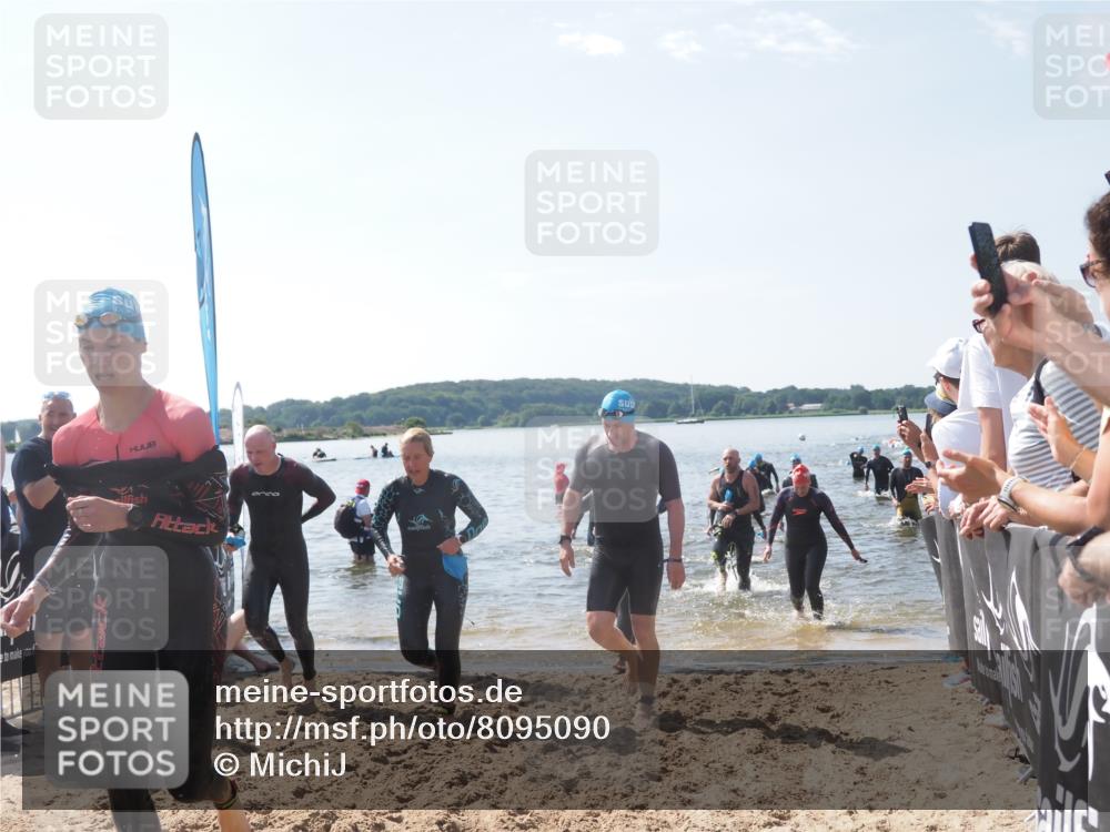 22.06.2025 - Viking Triathlon MichiJ http://msf.ph/oto/8095090 22.06.2025 10:40:43 Schwimmen 44, 59, 235, 239, 266, 275, 325, 361, 397, 462, 514, 530, 556, 644, 655, 657 meine-sportfotos.de