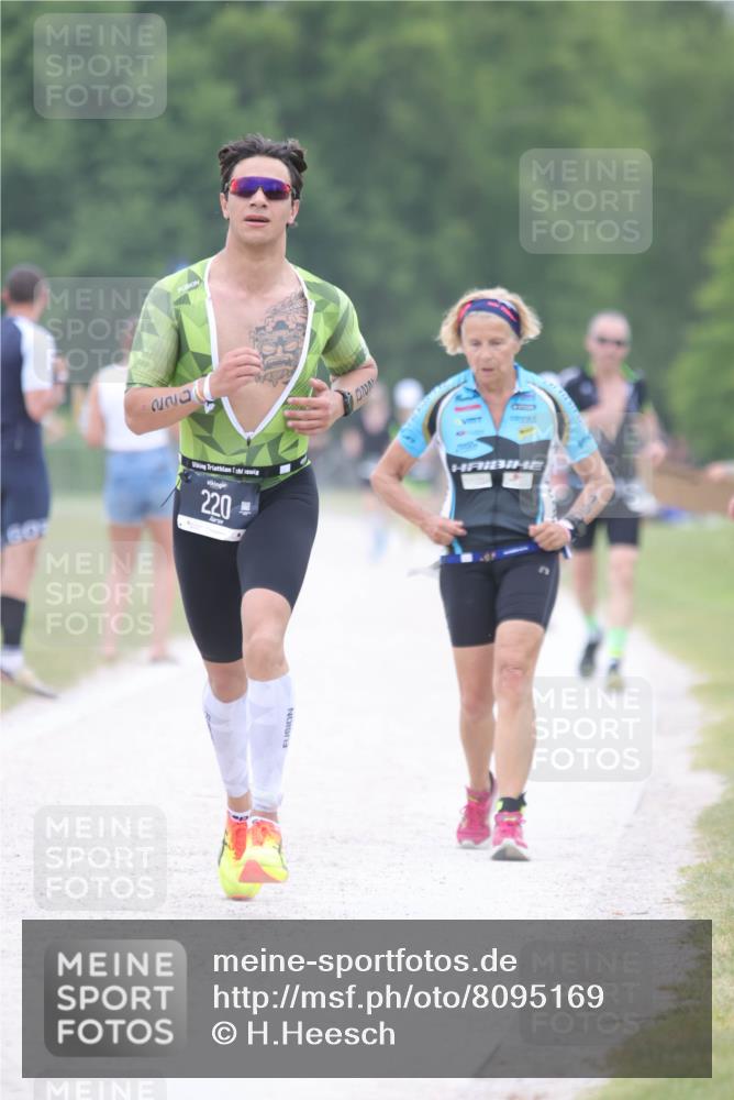 22.06.2025 - Viking Triathlon H.Heesch http://msf.ph/oto/8095169 22.06.2025 15:26:28 Laufen 220, 234 meine-sportfotos.de