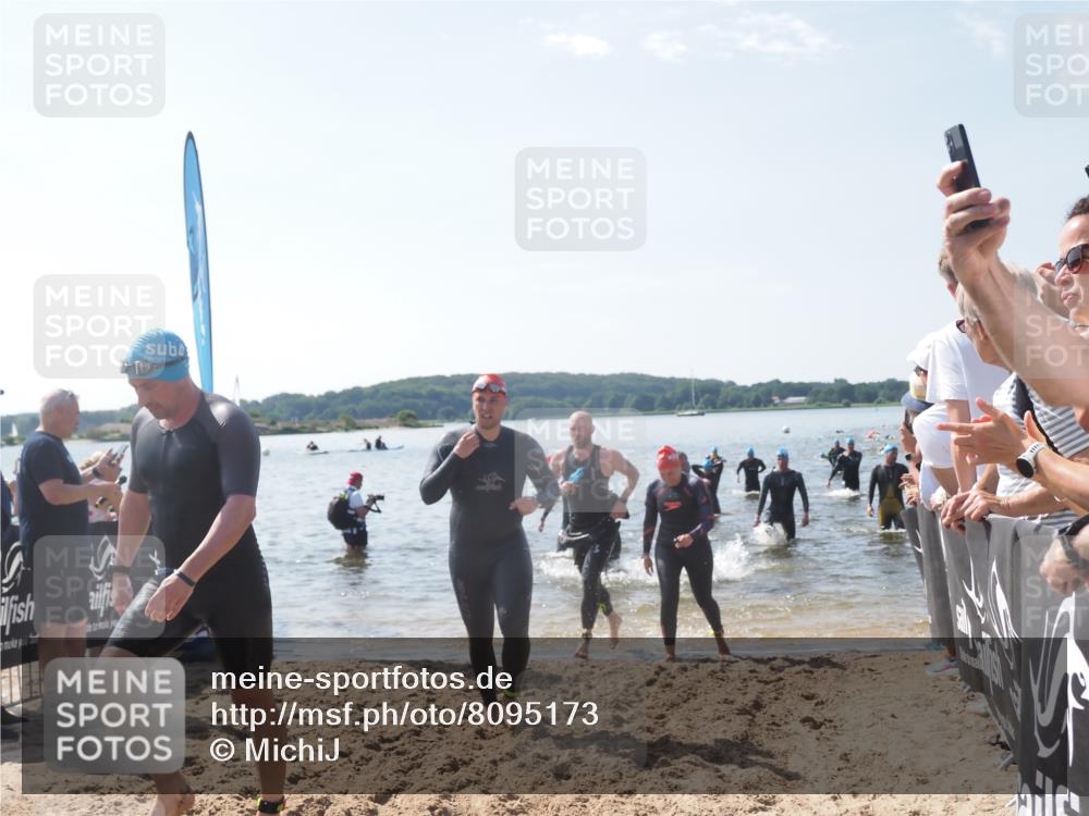 22.06.2025 - Viking Triathlon MichiJ http://msf.ph/oto/8095173 22.06.2025 10:40:45 Schwimmen 59, 235, 239, 266, 325, 361, 397, 462, 530, 644, 655, 657 meine-sportfotos.de