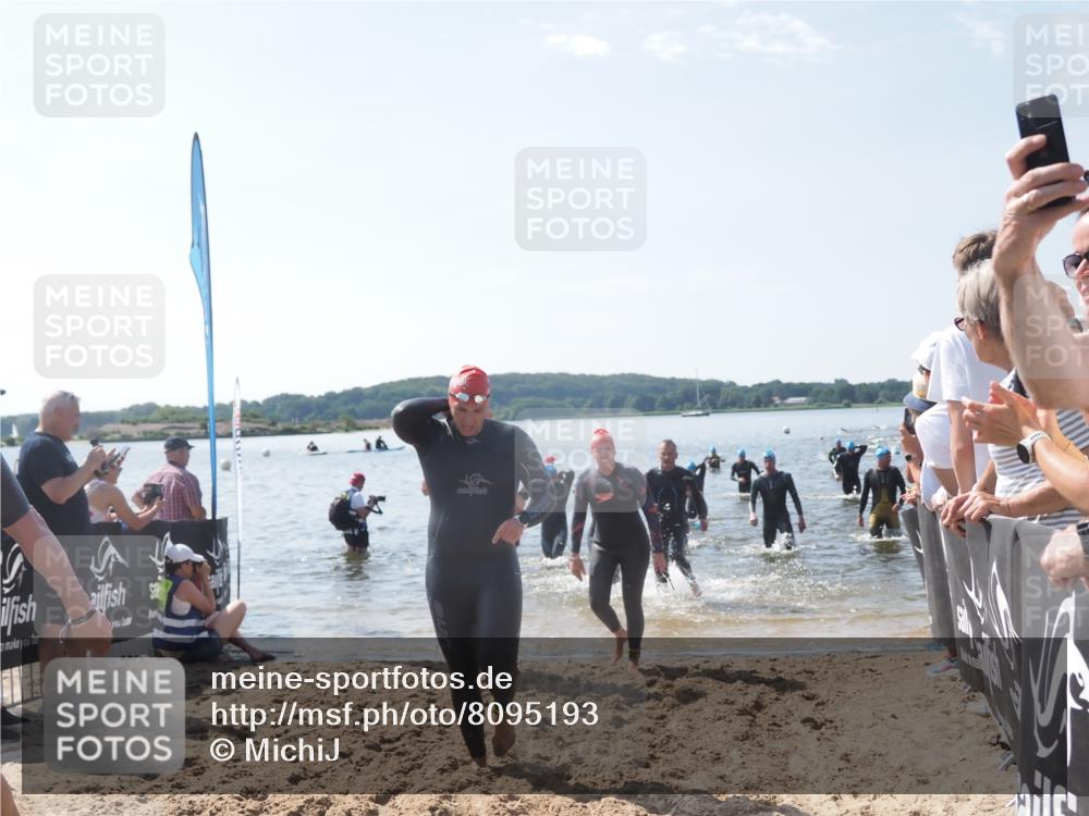 22.06.2025 - Viking Triathlon MichiJ http://msf.ph/oto/8095193 22.06.2025 10:40:46 Schwimmen 59, 235, 239, 266, 325, 361, 397, 462, 530, 644, 655, 657 meine-sportfotos.de