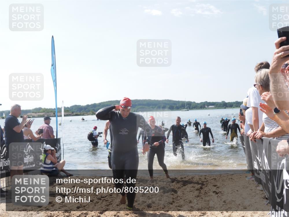 22.06.2025 - Viking Triathlon MichiJ http://msf.ph/oto/8095200 22.06.2025 10:40:46 Schwimmen 59, 235, 239, 266, 325, 361, 397, 462, 530, 644, 655, 657 meine-sportfotos.de