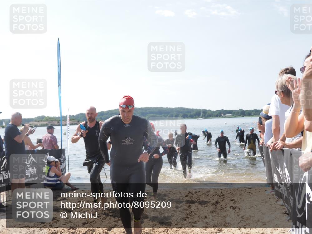 22.06.2025 - Viking Triathlon MichiJ http://msf.ph/oto/8095209 22.06.2025 10:40:47 Schwimmen 59, 235, 239, 266, 325, 361, 397, 462, 530, 655, 657 meine-sportfotos.de