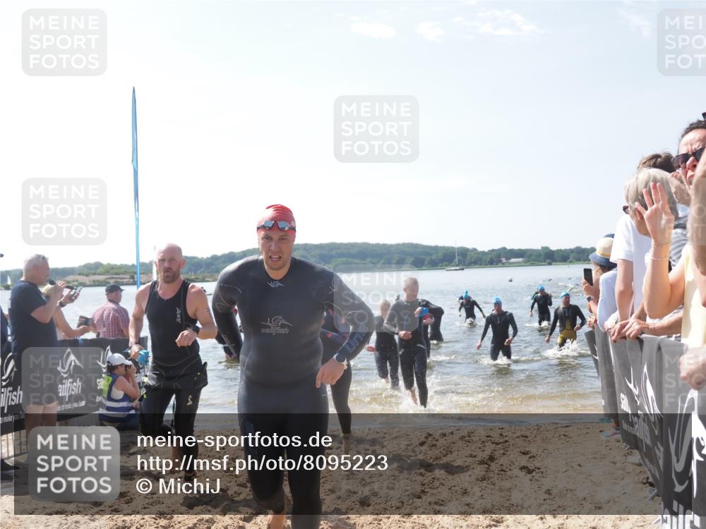 22.06.2025 - Viking Triathlon MichiJ http://msf.ph/oto/8095223 22.06.2025 10:40:47 Schwimmen 59, 235, 239, 266, 325, 361, 397, 462, 530, 655, 657 meine-sportfotos.de
