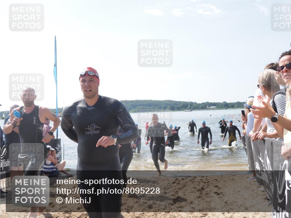 22.06.2025 - Viking Triathlon MichiJ http://msf.ph/oto/8095228 22.06.2025 10:40:47 Schwimmen 59, 235, 239, 266, 325, 361, 397, 462, 530, 655, 657 meine-sportfotos.de
