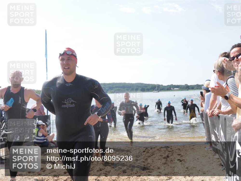 22.06.2025 - Viking Triathlon MichiJ http://msf.ph/oto/8095236 22.06.2025 10:40:47 Schwimmen 59, 235, 239, 266, 325, 361, 397, 462, 530, 655, 657 meine-sportfotos.de