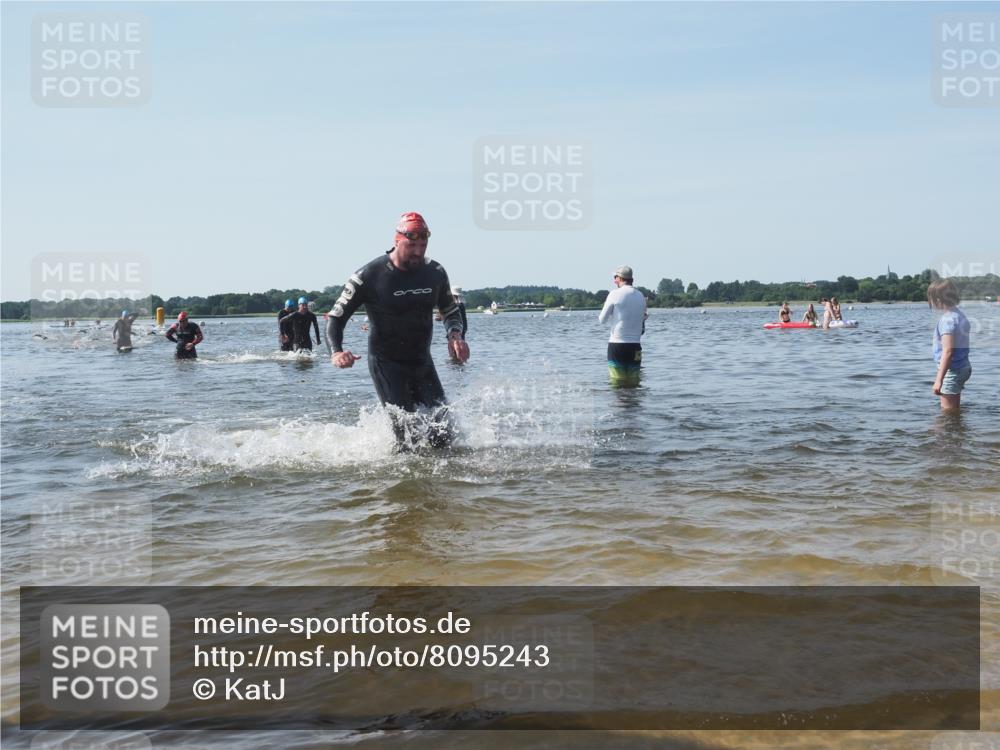 22.06.2025 - Viking Triathlon KatJ http://msf.ph/oto/8095243 22.06.2025 10:30:28 Schwimmen 13, 381, 393, 551, 643 meine-sportfotos.de