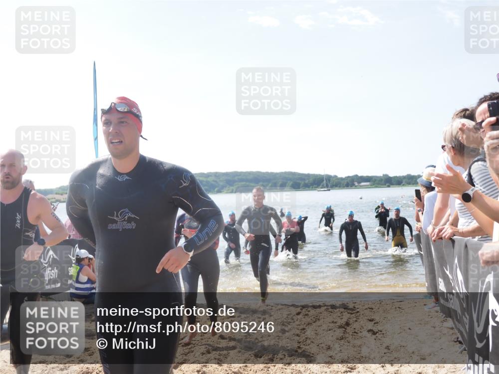 22.06.2025 - Viking Triathlon MichiJ http://msf.ph/oto/8095246 22.06.2025 10:40:47 Schwimmen 59, 235, 239, 266, 325, 361, 397, 462, 530, 655, 657 meine-sportfotos.de