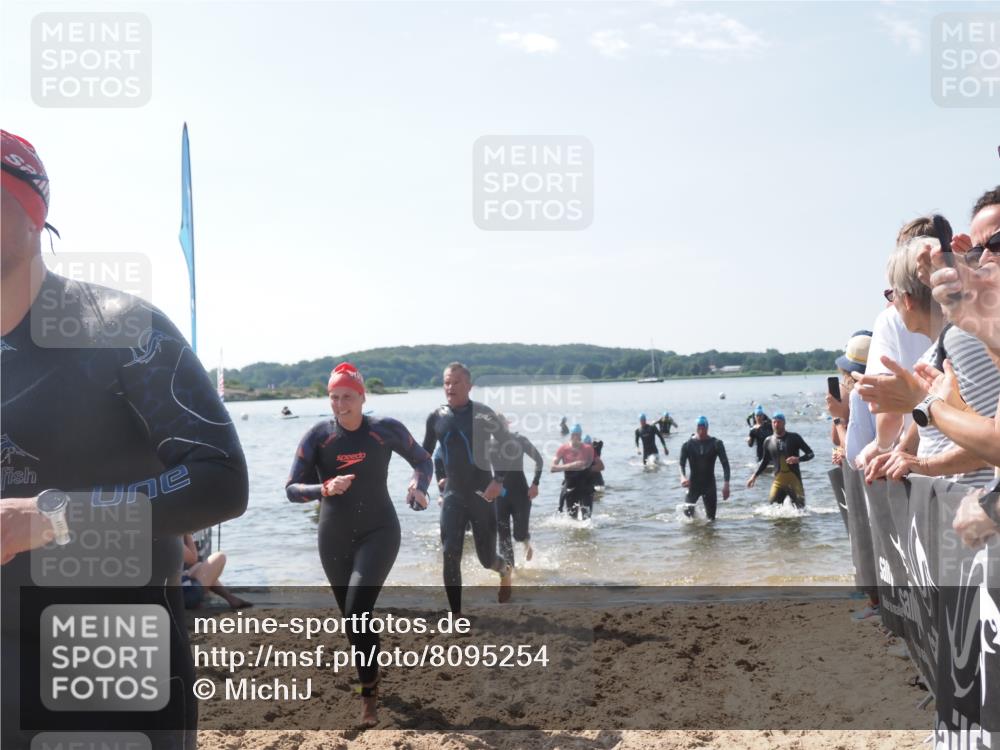 22.06.2025 - Viking Triathlon MichiJ http://msf.ph/oto/8095254 22.06.2025 10:40:48 Schwimmen 59, 235, 239, 266, 361, 397, 462, 530, 655 meine-sportfotos.de