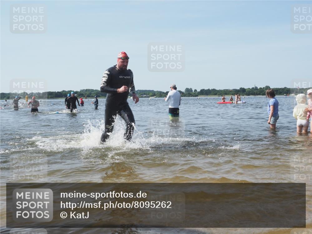 22.06.2025 - Viking Triathlon KatJ http://msf.ph/oto/8095262 22.06.2025 10:30:28 Schwimmen 13, 381, 393, 551, 643 meine-sportfotos.de