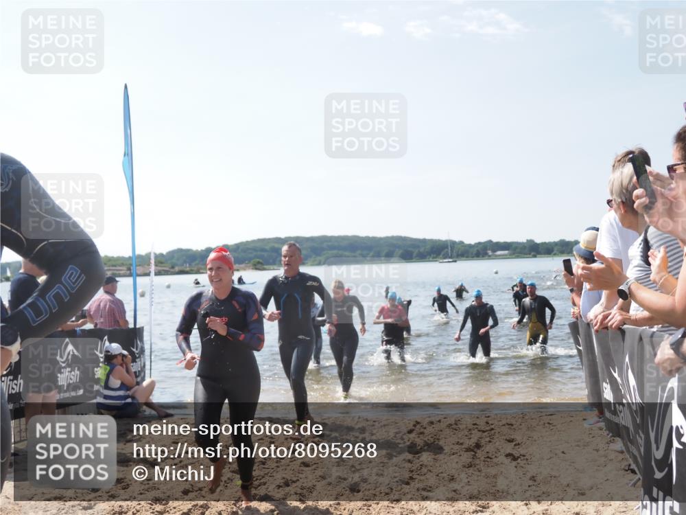 22.06.2025 - Viking Triathlon MichiJ http://msf.ph/oto/8095268 22.06.2025 10:40:48 Schwimmen 59, 235, 239, 266, 361, 397, 462, 530, 655 meine-sportfotos.de
