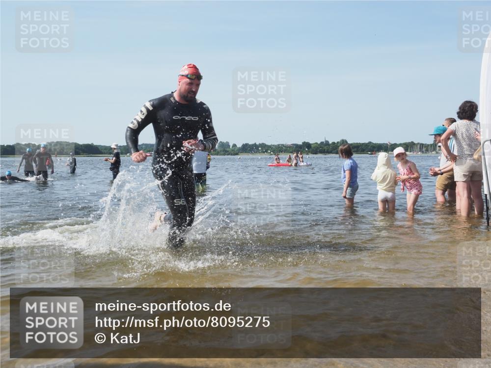 22.06.2025 - Viking Triathlon KatJ http://msf.ph/oto/8095275 22.06.2025 10:30:29 Schwimmen 13, 381, 393, 551, 643, 651 meine-sportfotos.de