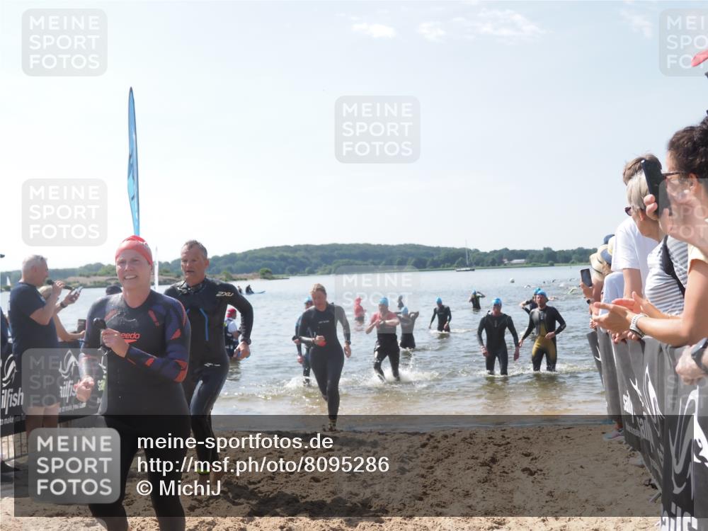 22.06.2025 - Viking Triathlon MichiJ http://msf.ph/oto/8095286 22.06.2025 10:40:49 Schwimmen 59, 235, 239, 266, 361, 397, 462, 530, 655 meine-sportfotos.de