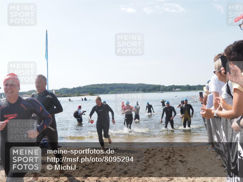 22.06.2025 - Viking Triathlon MichiJ http://msf.ph/oto/8095294 22.06.2025 10:40:49 Schwimmen 59, 235, 239, 266, 361, 397, 462, 530, 655 meine-sportfotos.de