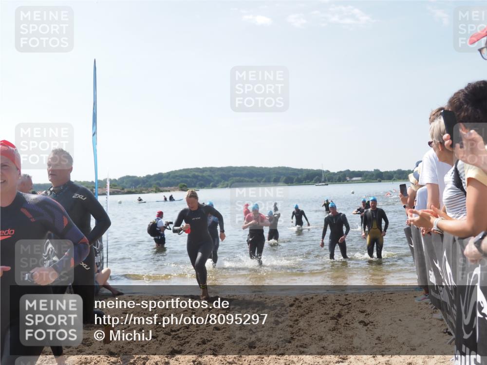 22.06.2025 - Viking Triathlon MichiJ http://msf.ph/oto/8095297 22.06.2025 10:40:49 Schwimmen 59, 235, 239, 266, 361, 397, 462, 530, 655 meine-sportfotos.de
