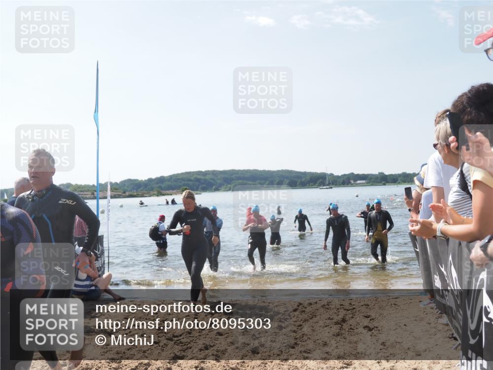 22.06.2025 - Viking Triathlon MichiJ http://msf.ph/oto/8095303 22.06.2025 10:40:49 Schwimmen 59, 235, 239, 266, 361, 397, 462, 530, 655 meine-sportfotos.de