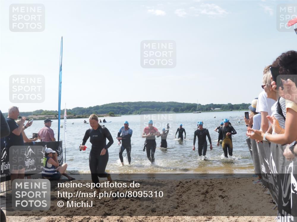 22.06.2025 - Viking Triathlon MichiJ http://msf.ph/oto/8095310 22.06.2025 10:40:50 Schwimmen 59, 235, 239, 266, 361, 397, 462, 530, 655 meine-sportfotos.de
