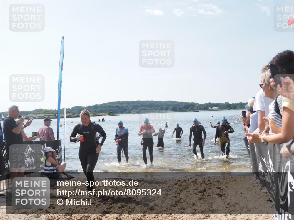 22.06.2025 - Viking Triathlon MichiJ http://msf.ph/oto/8095324 22.06.2025 10:40:50 Schwimmen 59, 235, 239, 266, 361, 397, 462, 530, 655 meine-sportfotos.de