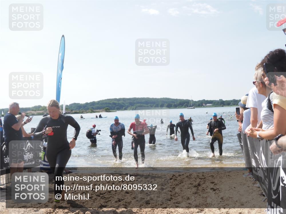 22.06.2025 - Viking Triathlon MichiJ http://msf.ph/oto/8095332 22.06.2025 10:40:51 Schwimmen 59, 235, 266, 361, 397, 462, 530, 655 meine-sportfotos.de